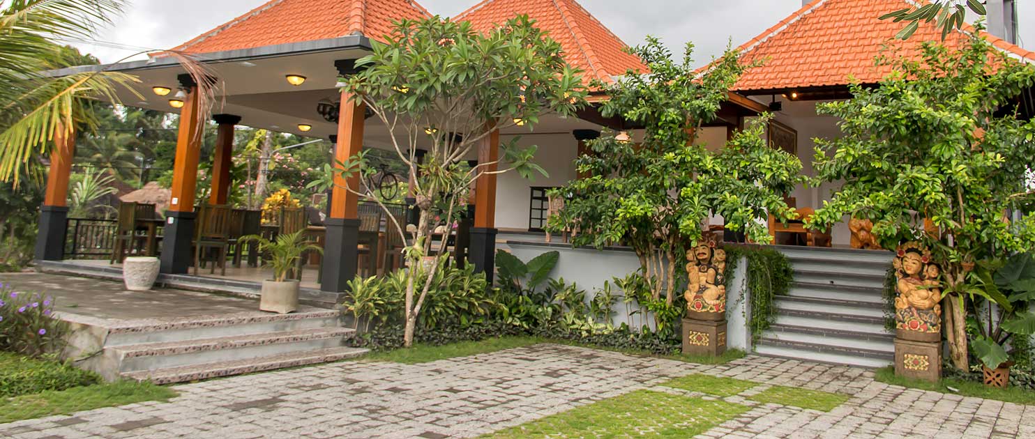 Gita Maha Hotel Front Building