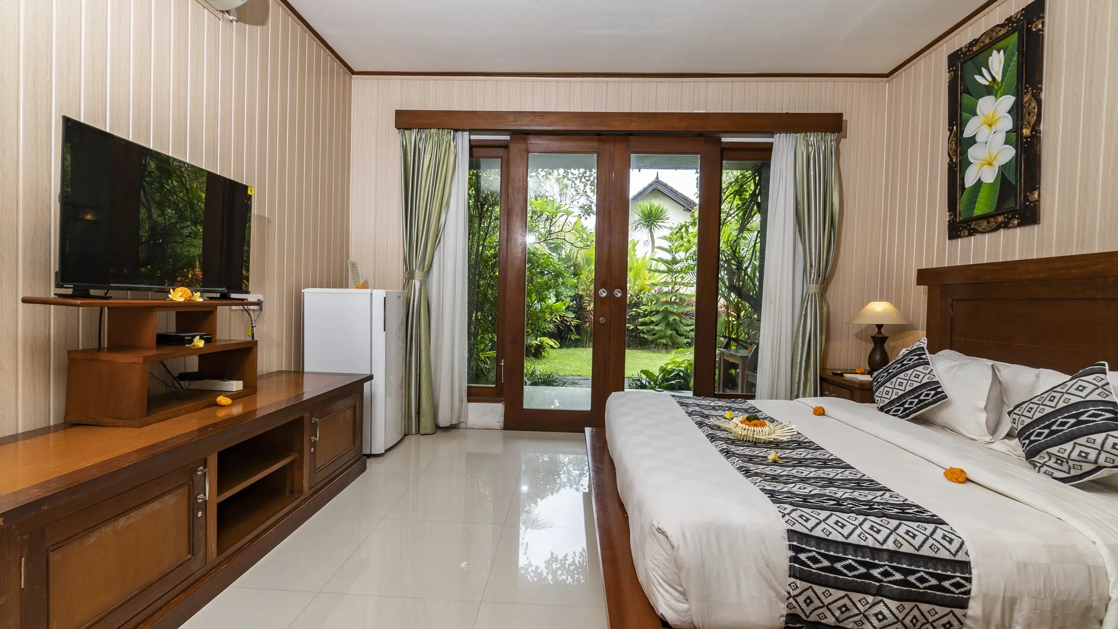 Deluxe Room at Gita Maha Hotel Ubud